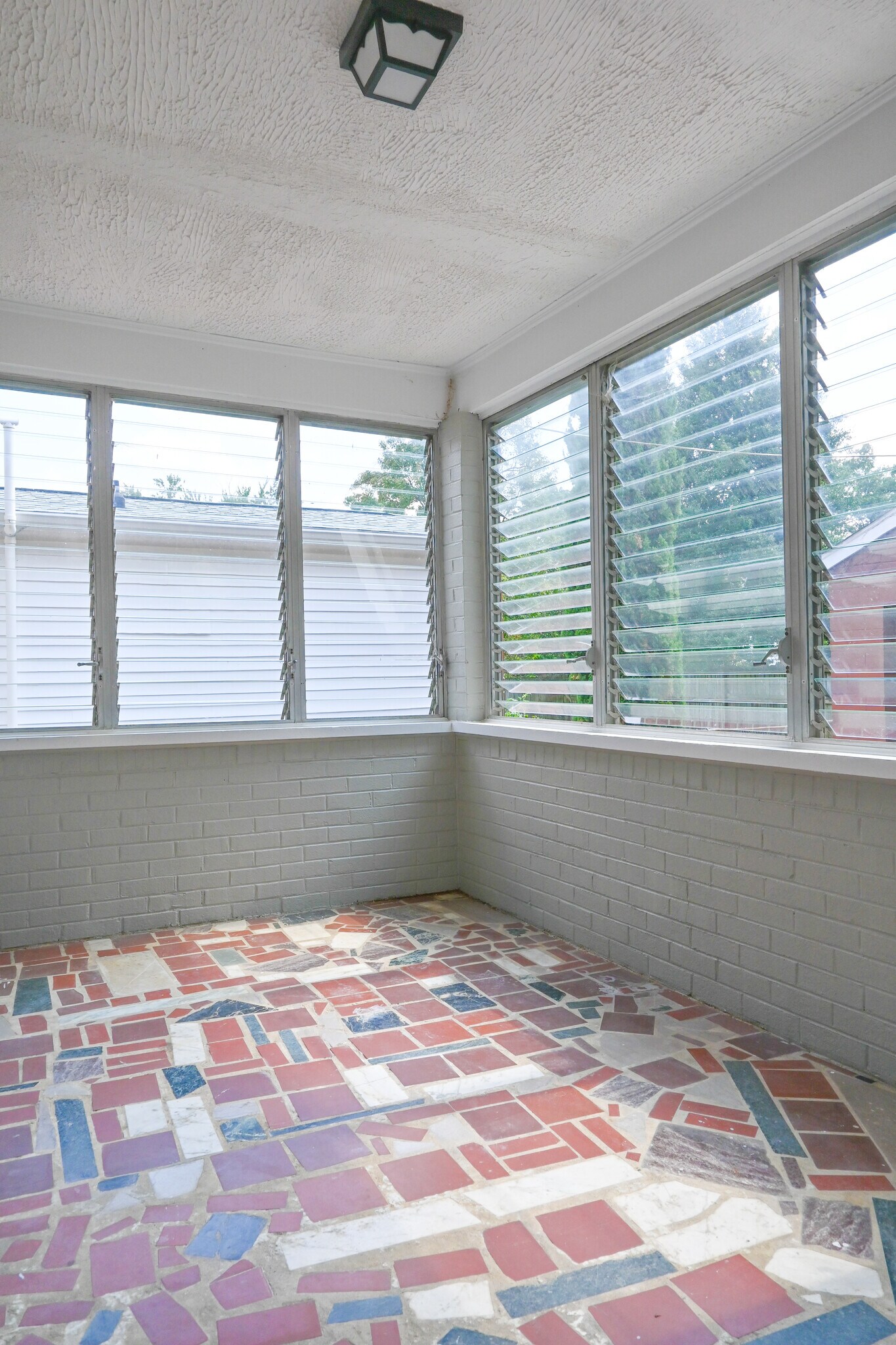 Building Photo - 6013 Patterson Ave