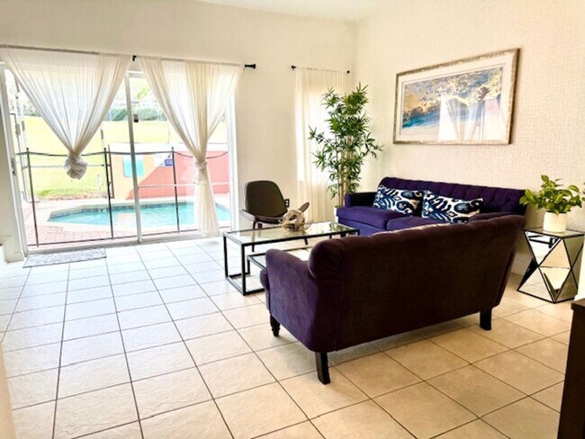 Building Photo - Kissimmee Townhome For Rent - Fully Furnished with 3 Bedrooms 2.5 Baths