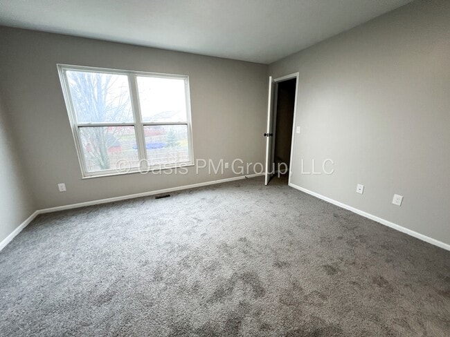 Building Photo - 709 Academy Dr