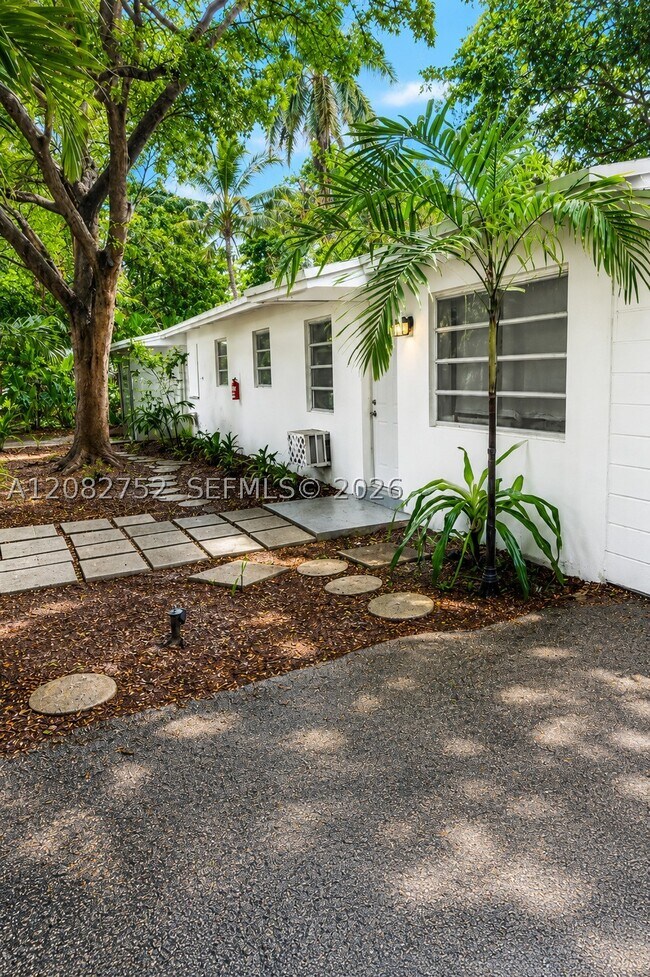 Building Photo - 4790 SW 65th Ave