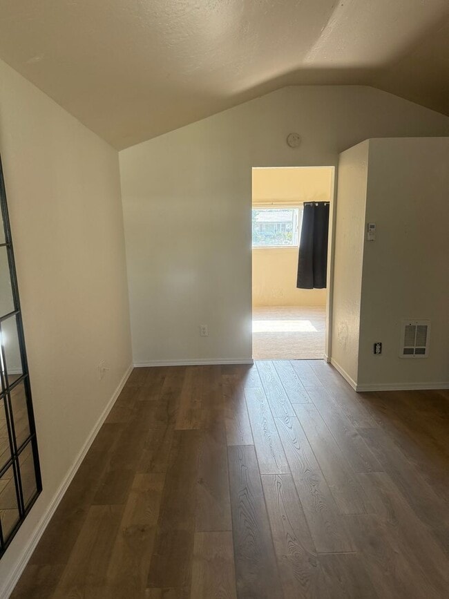 Building Photo - Small One Bedroom House