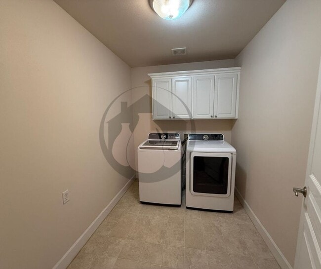 Building Photo - Winter Special-  West Salem House-  $600 Off First Full Months Rent