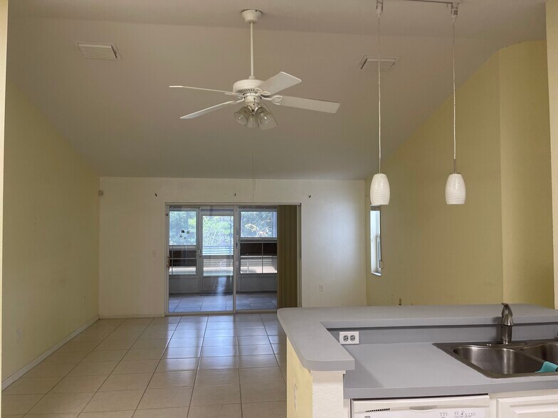 Building Photo - 10188 SW 188th Cir