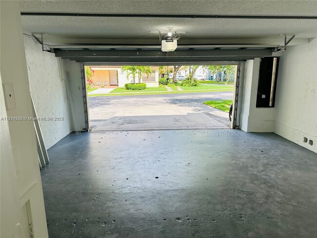 Building Photo - 15038 SW 89th Ter Rd
