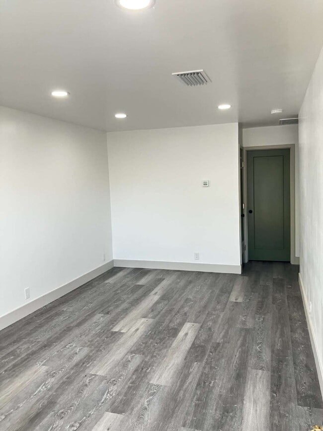 Building Photo - 605 M St