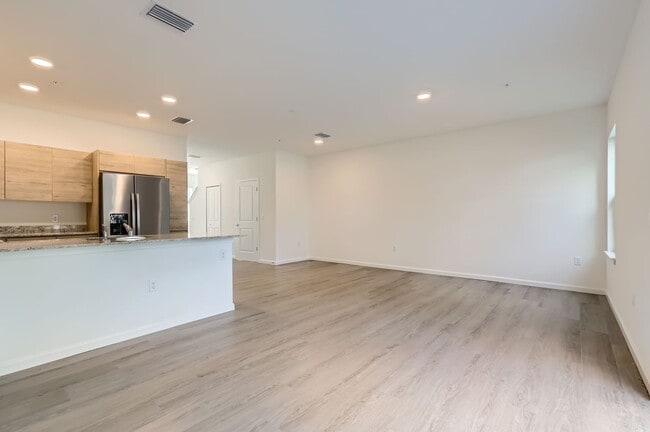 Building Photo - 1213 Southstation Pl