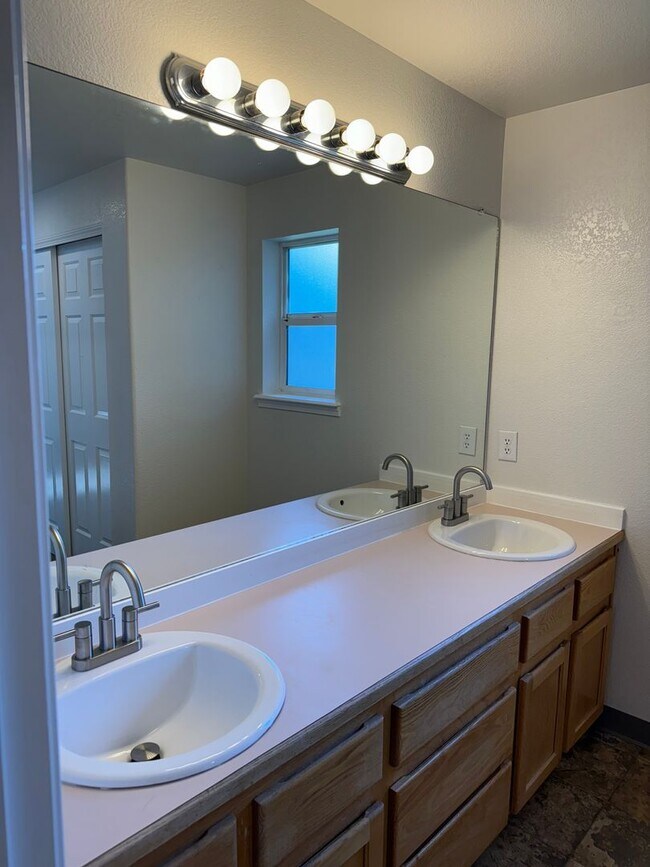 Building Photo - CUTE HOME IN ELKHORN ESTATES