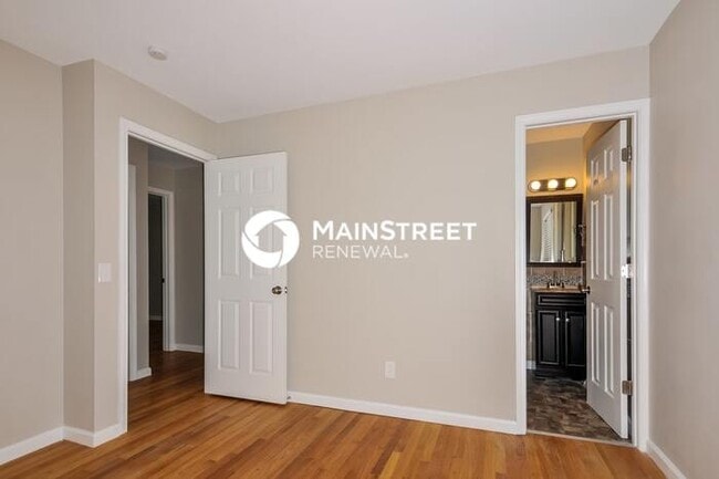 Building Photo - 3 Bedroom Pet-Friendly Home in St. Charles...