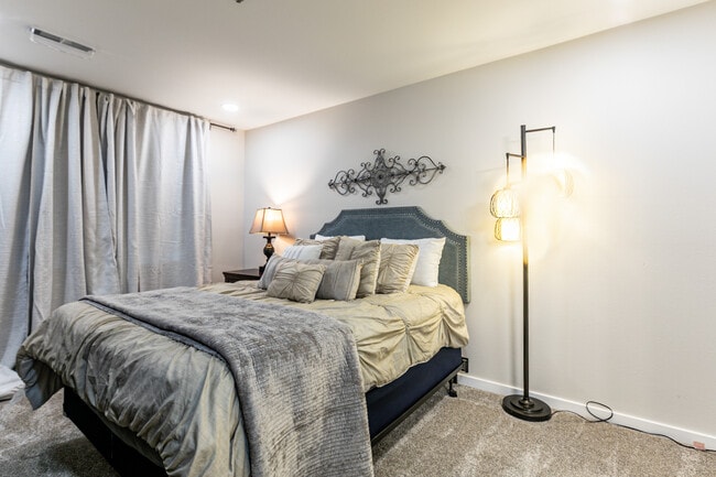 Building Photo - 6861 N 2200 W