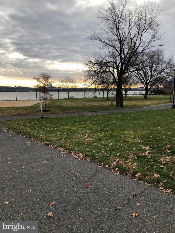 Building Photo - 801 N Fairfax St