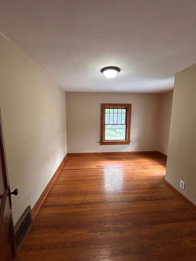 Building Photo - 3708 Weisser Park Ave
