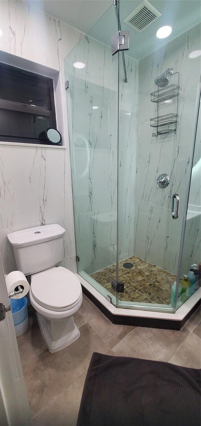 Building Photo - 2009 Admirals Way