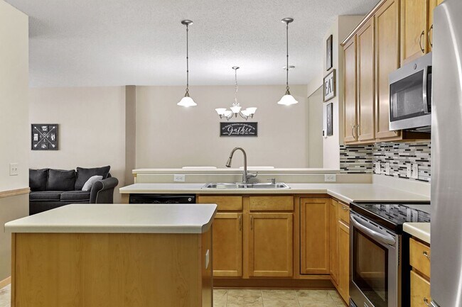 Building Photo - Amenity-Packed Bailey’s Arbor Townhome — Available June 1!