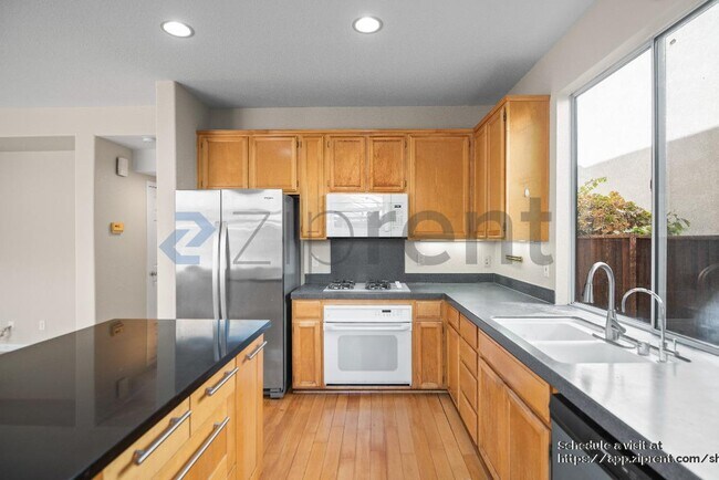 Building Photo - 514 Issac Ct