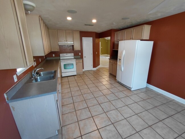 Building Photo - 1810 Newman Ln