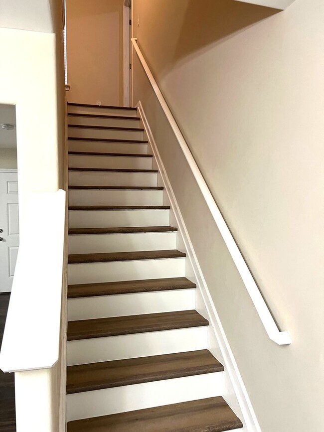 Building Photo - LAKE FOREST VILLAGE