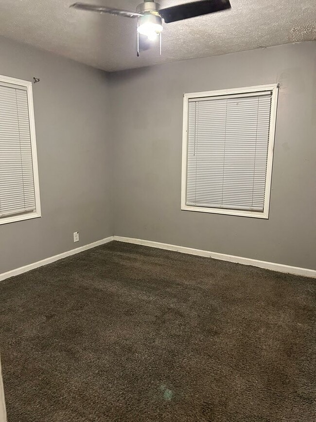 Primary Photo - 3 Bedroom 1 Bathroom HOUSE