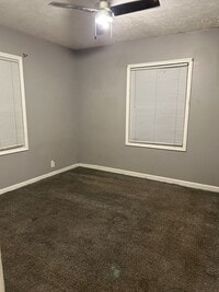 Building Photo - 3 Bedroom 1 Bathroom HOUSE