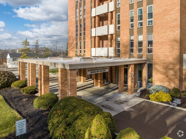 Building Photo - Carillon House Condominium