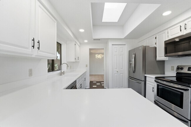 Building Photo - Welcome to this stunning 3-bedroom, 2-bathroom home in the heart of Scottsdale, AZ