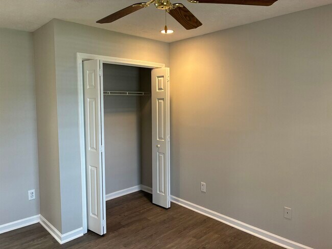 Building Photo - 9565 Sullivan Dr