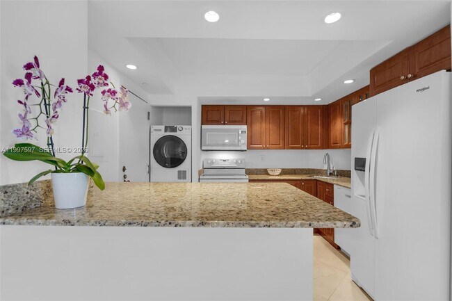 Building Photo - 2333 Brickell Ave