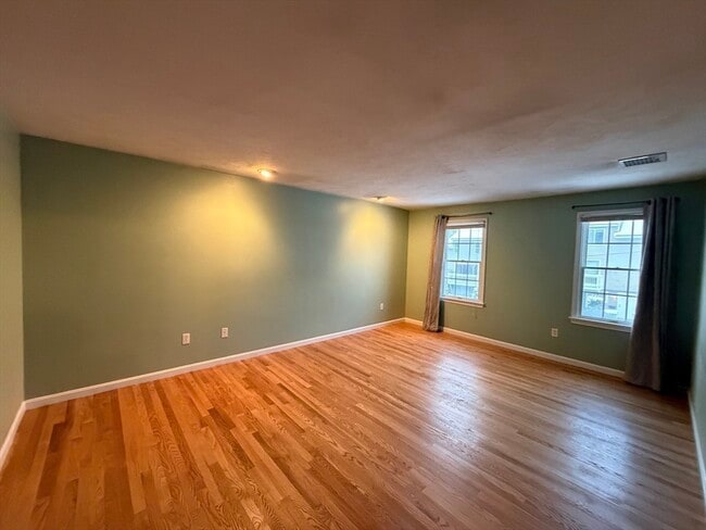 Building Photo - 25 Wren Terrace