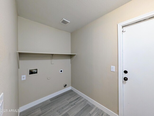 Building Photo - 7059 W Gardenia Ave