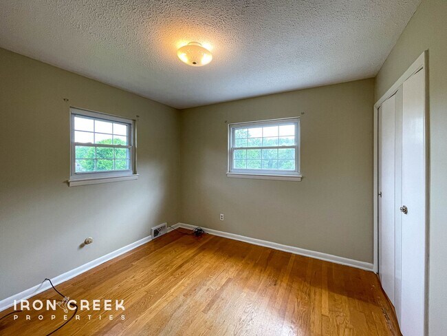 Building Photo - Spacious Three-Bedroom on a Beautiful Lot ...
