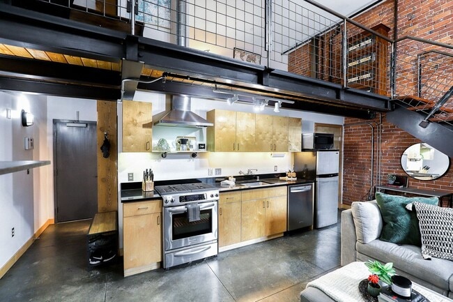 Building Photo - PENDING APPLICATION- Cozy Loft in Downtown...