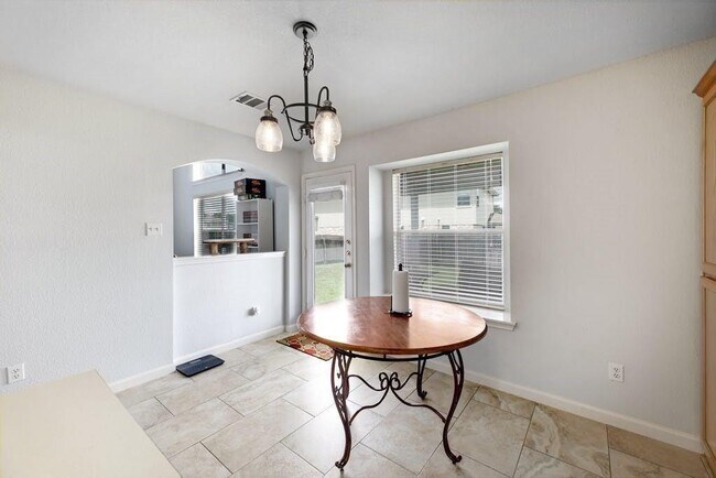 Building Photo - 505 Woodsorrel Way