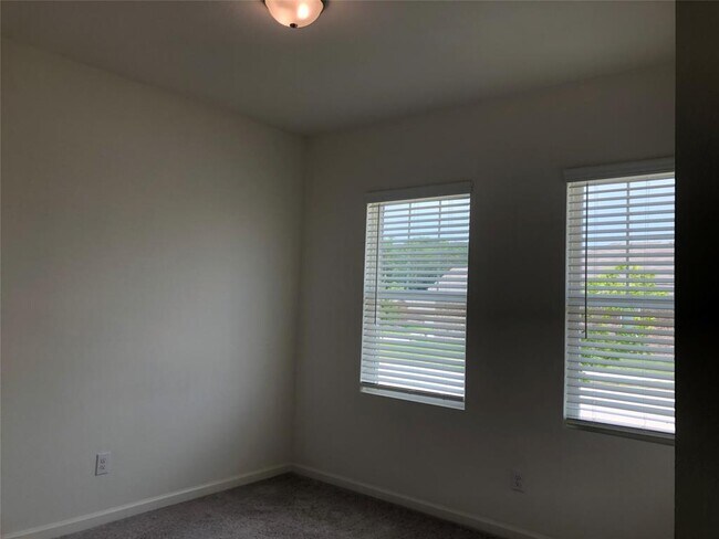 Building Photo - 778 Wilshire Dr