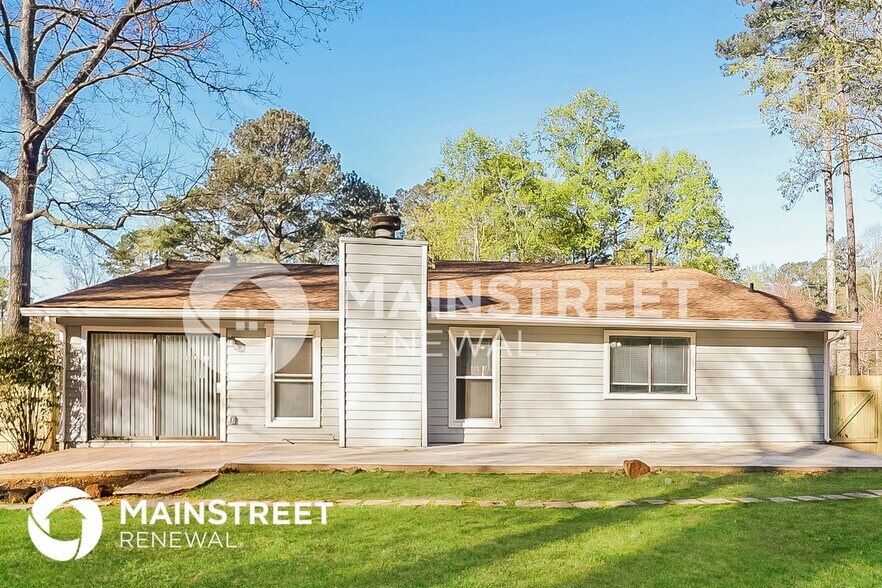 Building Photo - 3376 Deshong Dr SW