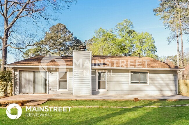 Building Photo - 3376 Deshong Dr SW