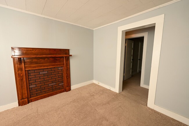 Building Photo - Charming 2BR / 2BA Home with Front Porch & Large Private Yard