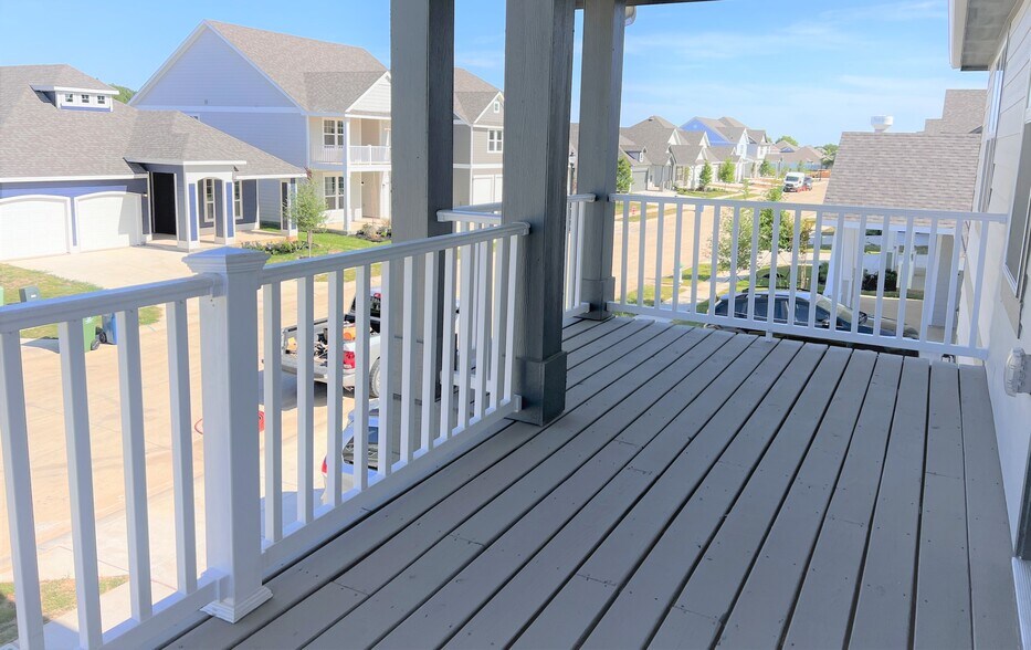 Building Photo - 5945 Hopkins Dr