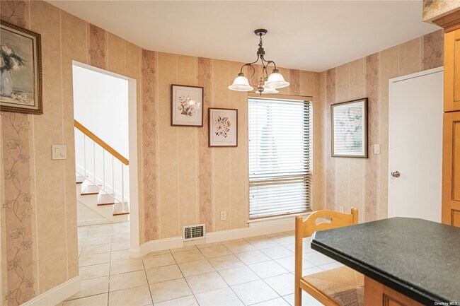 Building Photo - 30 Club Dr S