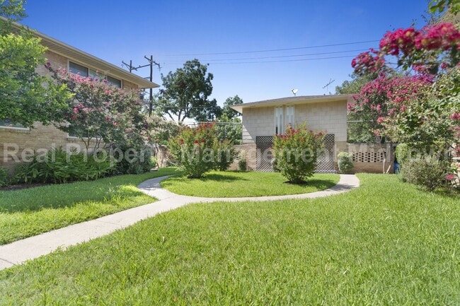 Building Photo - Live Elevated in the Heart of Viridian – S...