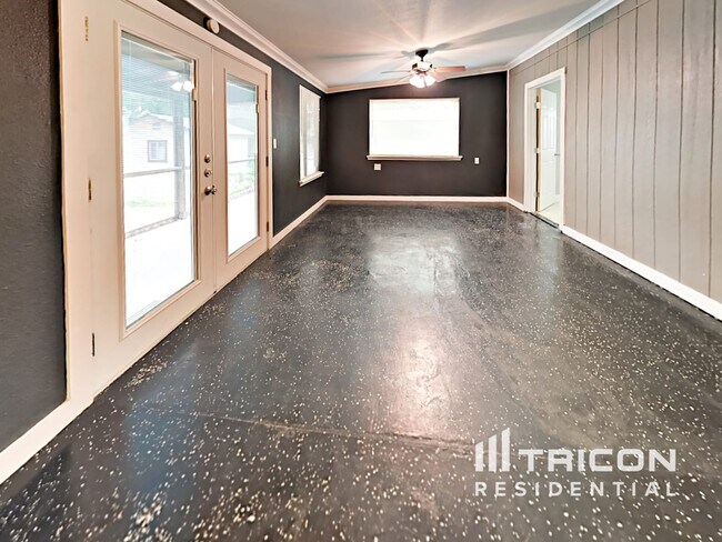 Building Photo - 350 Lemur Dr