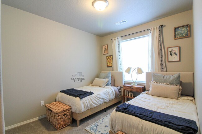 Building Photo - FURNISHED: 3 Bedroom, 2 Bath Home in South Richland