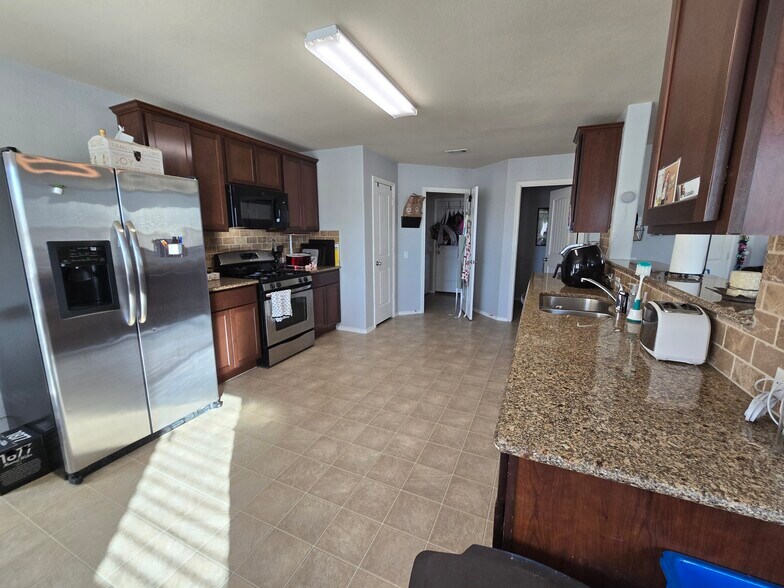 Kitchen - 10116 Deer Chase Trl