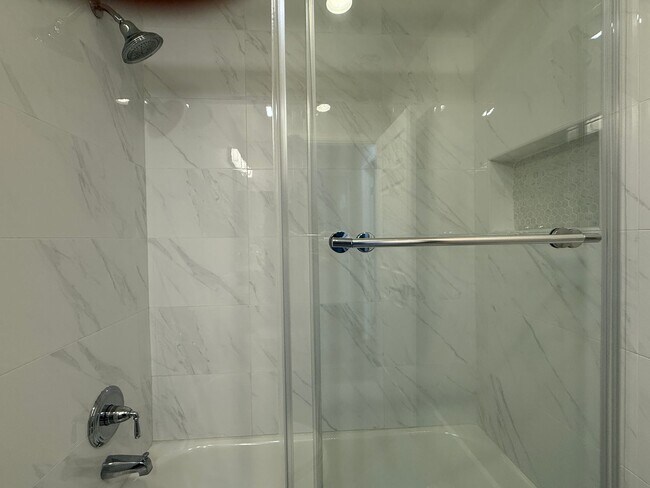 Building Photo - Recently Remodeled Condo in Villa La Jolla...