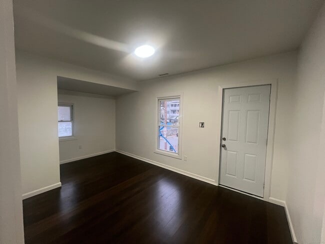 Building Photo - 28 Wall St