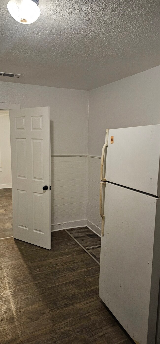 Building Photo - 1366 Ave A