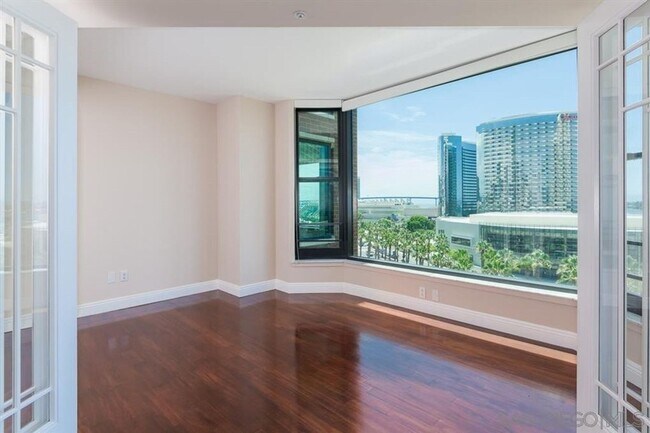 Building Photo - 500 W Harbor Dr