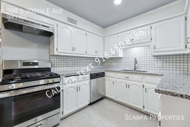 Building Photo - 208 S 200th E Ave