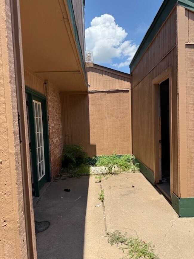 Building Photo - 6929 SW Hampshire Cir