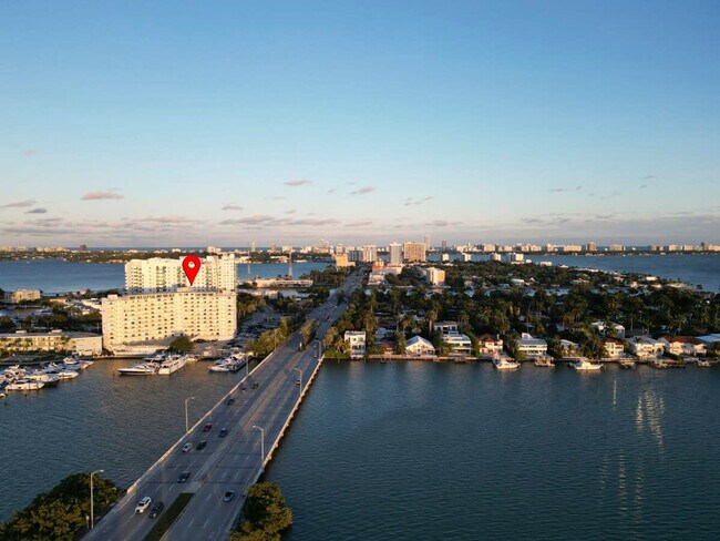 Building Photo - 212 West Dr