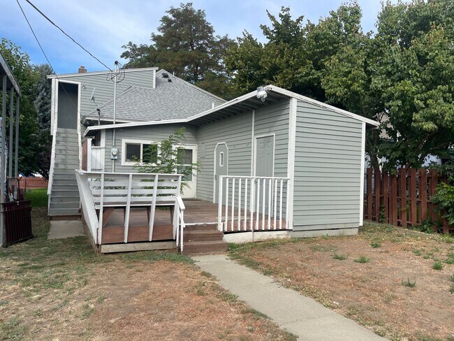 Building Photo - Remodeled Downtown Ellensburg Home