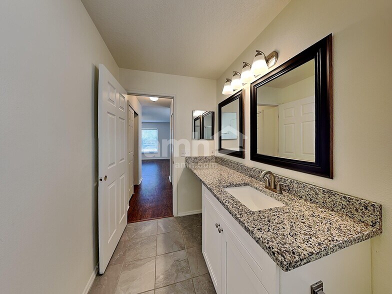 Building Photo - 312 116th St E